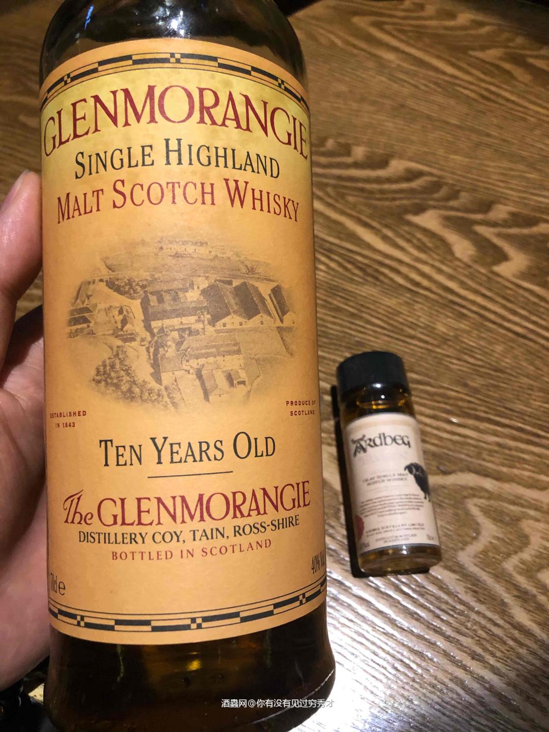 酒体清澈,暗金色,挂杯明显<p class='p'/>闻香:一丝丝泥煤和烟熏、刚出炉的…