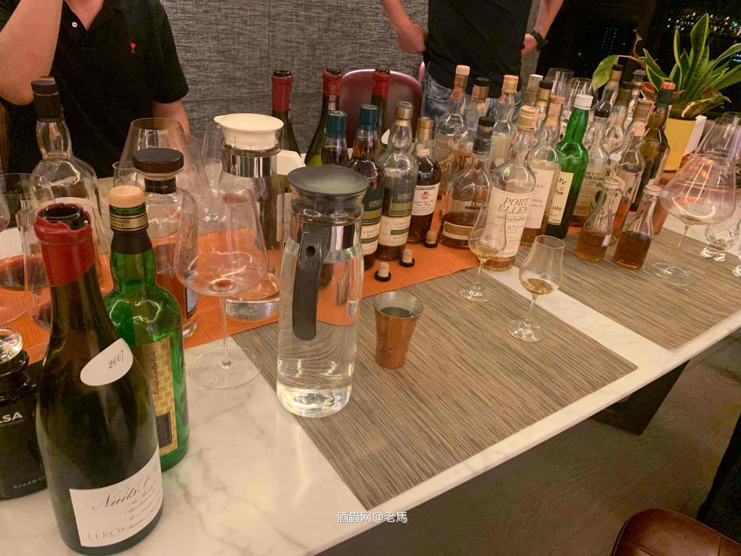 五个疯子，八个小时的酒聚😍