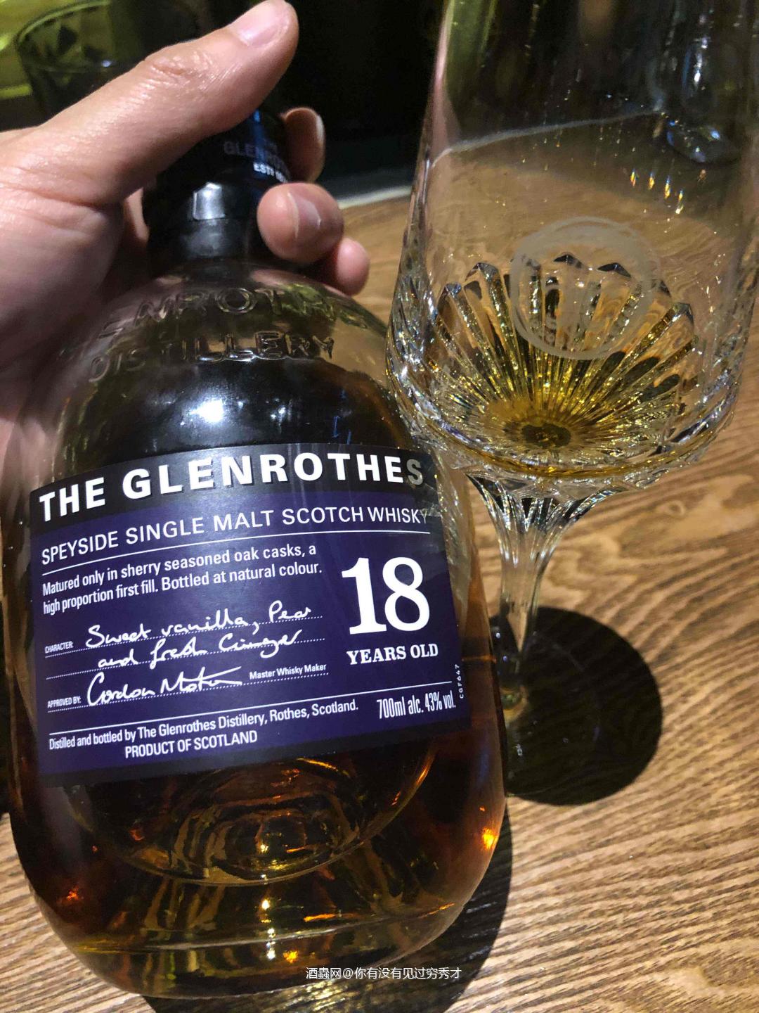 酒体清澈，琥珀色，挂杯明显<p class='p'/>闻香：一丝丝烟熏、皮革、黑巧克力…