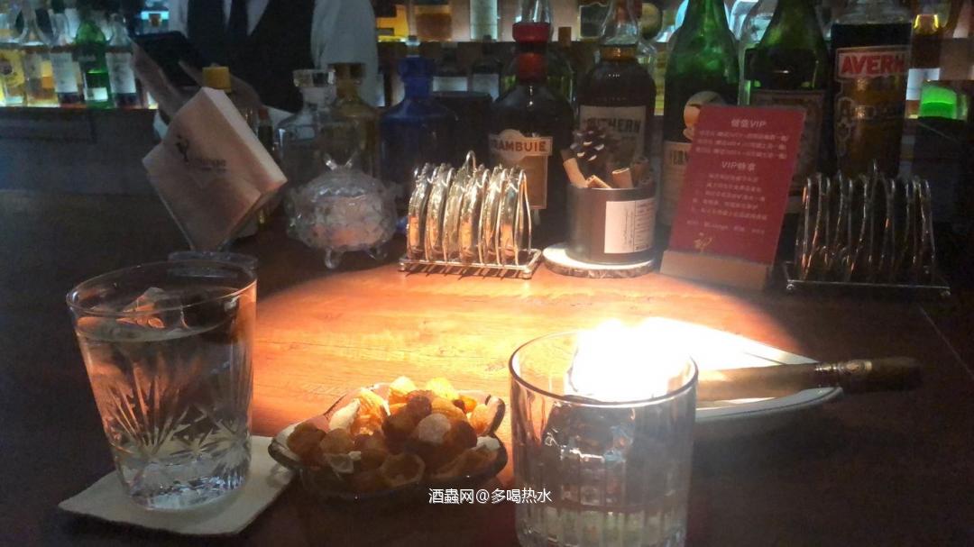 外地出差去了一家威士忌bar