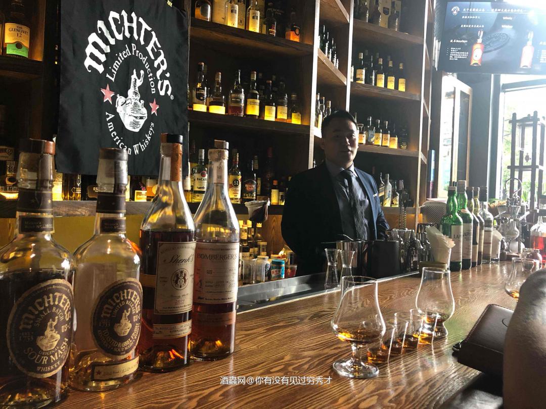 山柯家园酸麦芽2019珍藏45.6%<p class='p'/><p class='p'/>琥珀色，挂杯明显<p class='p'/>闻…