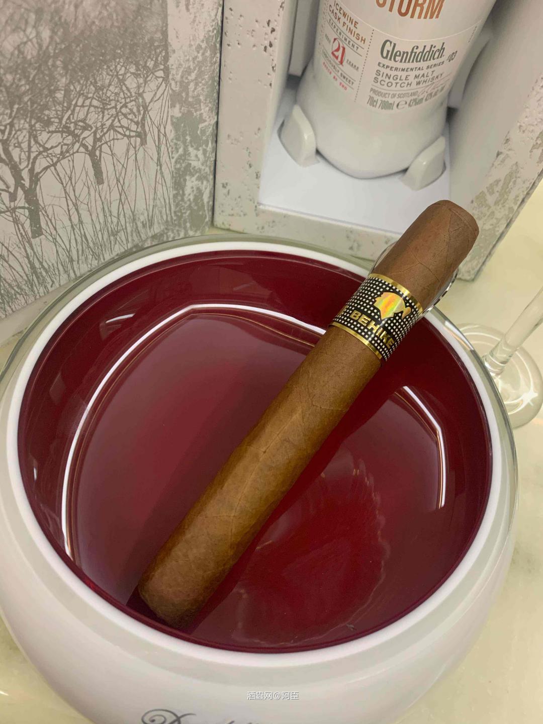 舒适的夜晚，点上一支BHK56，开一瓶冰风暴，消除一天摆地摊的疲劳吧