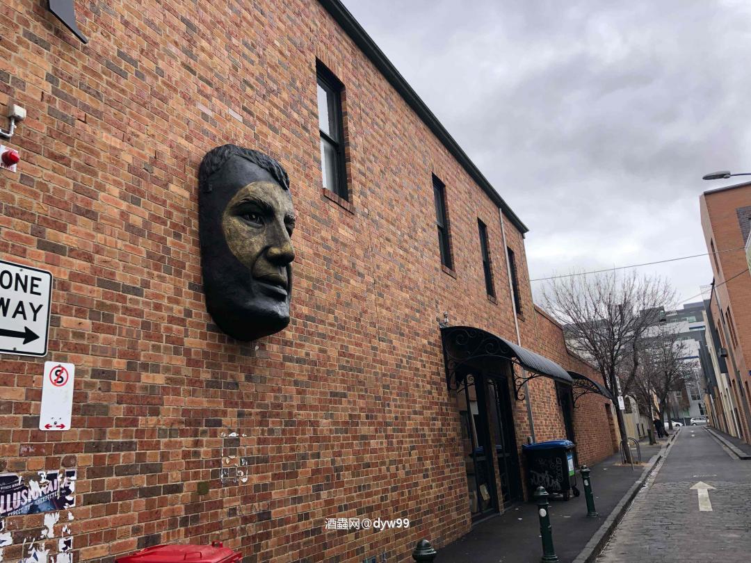 每瓶都签吗？这么辛苦