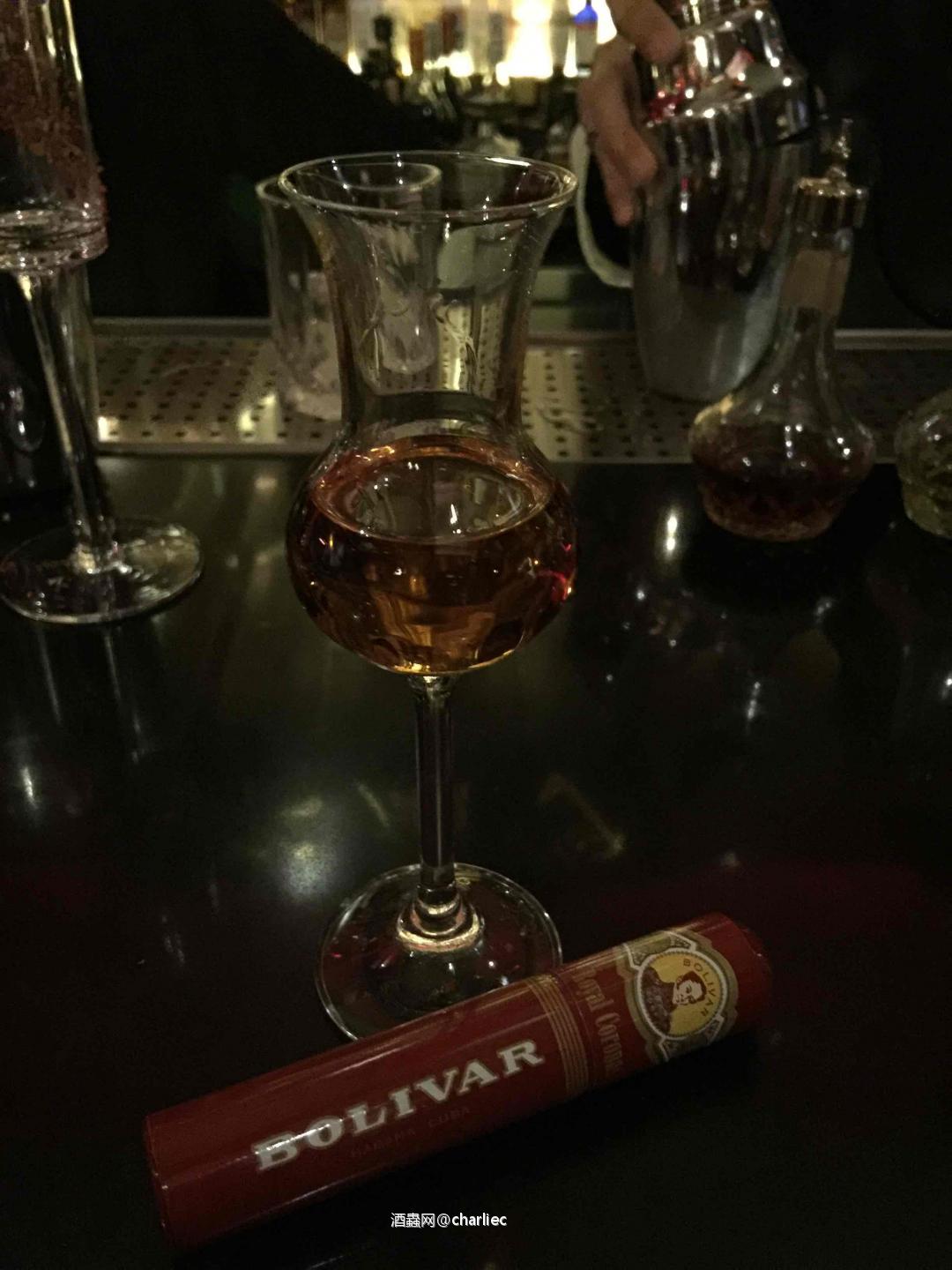 刀光剑影六扇门<img src='https://sdata.whiskyworm.com/xcxpics/emoji_1.png' class='emoji' />