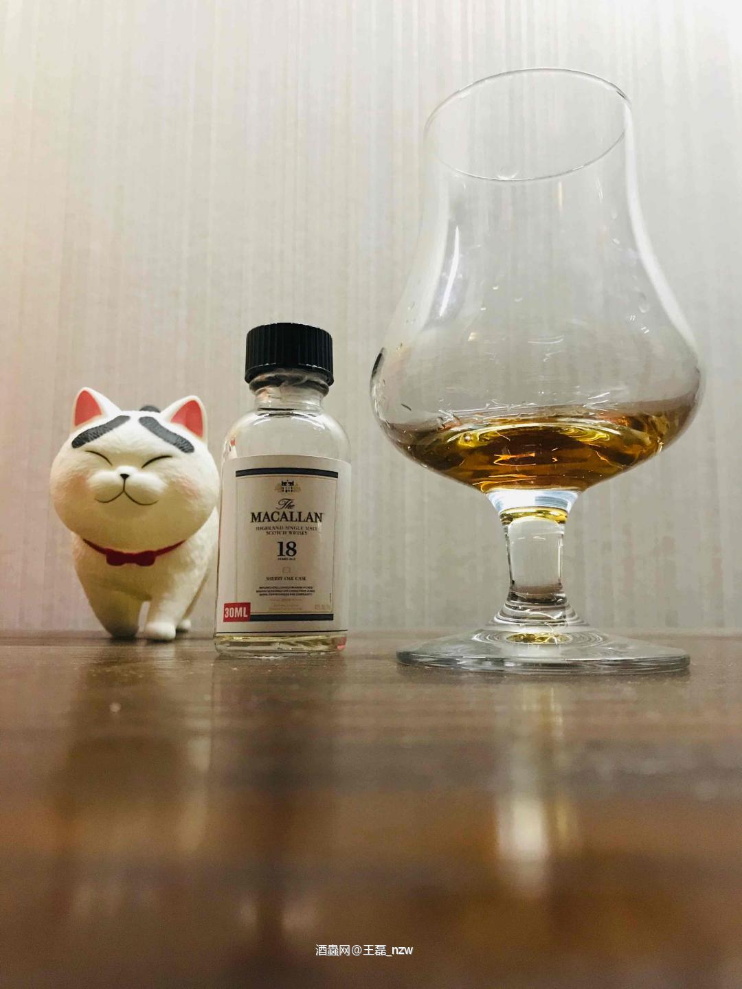 色:金属铜的颜色<p class='p'/>香:比较深沉,不放纵刺激,旧的金属味道,不…