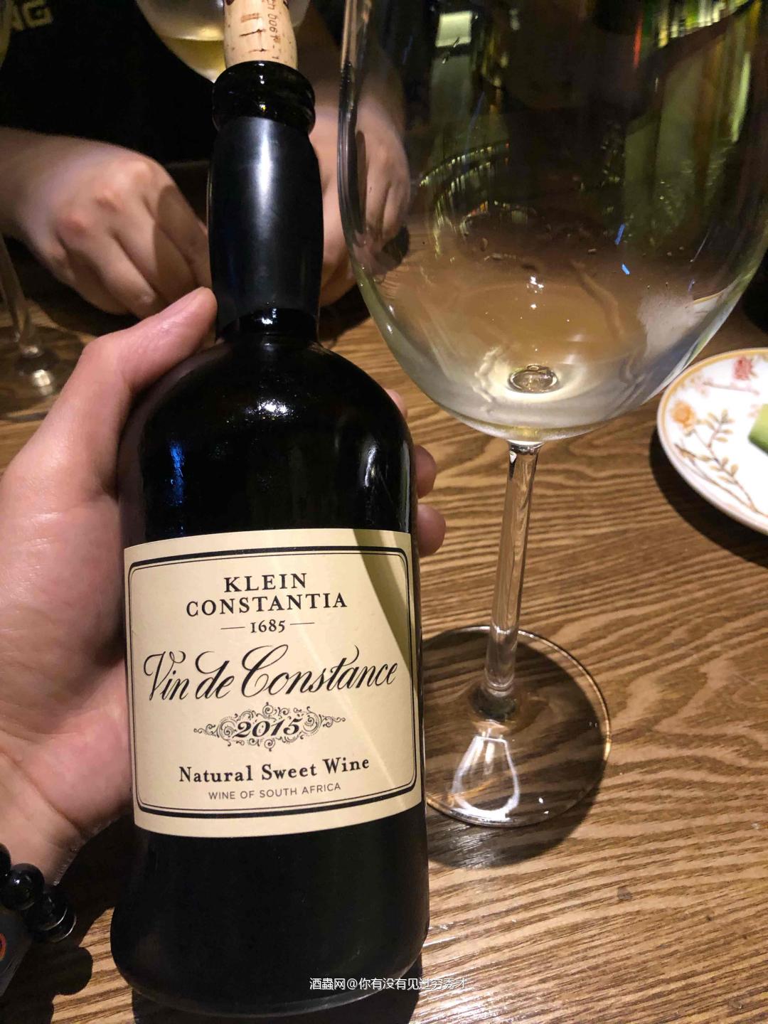 酒体清澈，淡金色 闻香：一丝烟熏和轻泥煤、青柠檬乳酪蛋糕、奶…