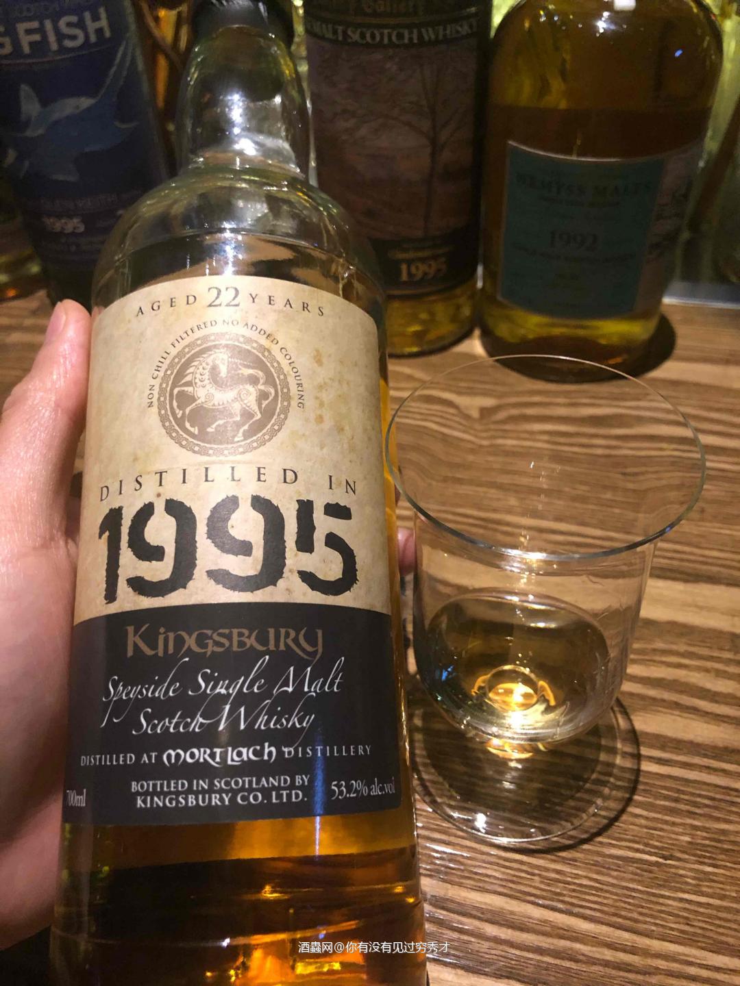 酒体清澈,暗金色,<p class='p'/>闻香:皮革、香料、雪利酒鲜咸味、烟丝、蜂…