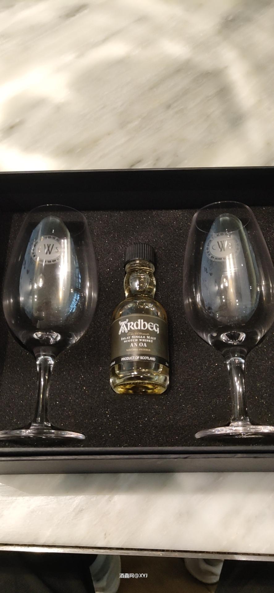 去了，第一轮只对一题，拉胯。拿了线上对16题的礼品就走了