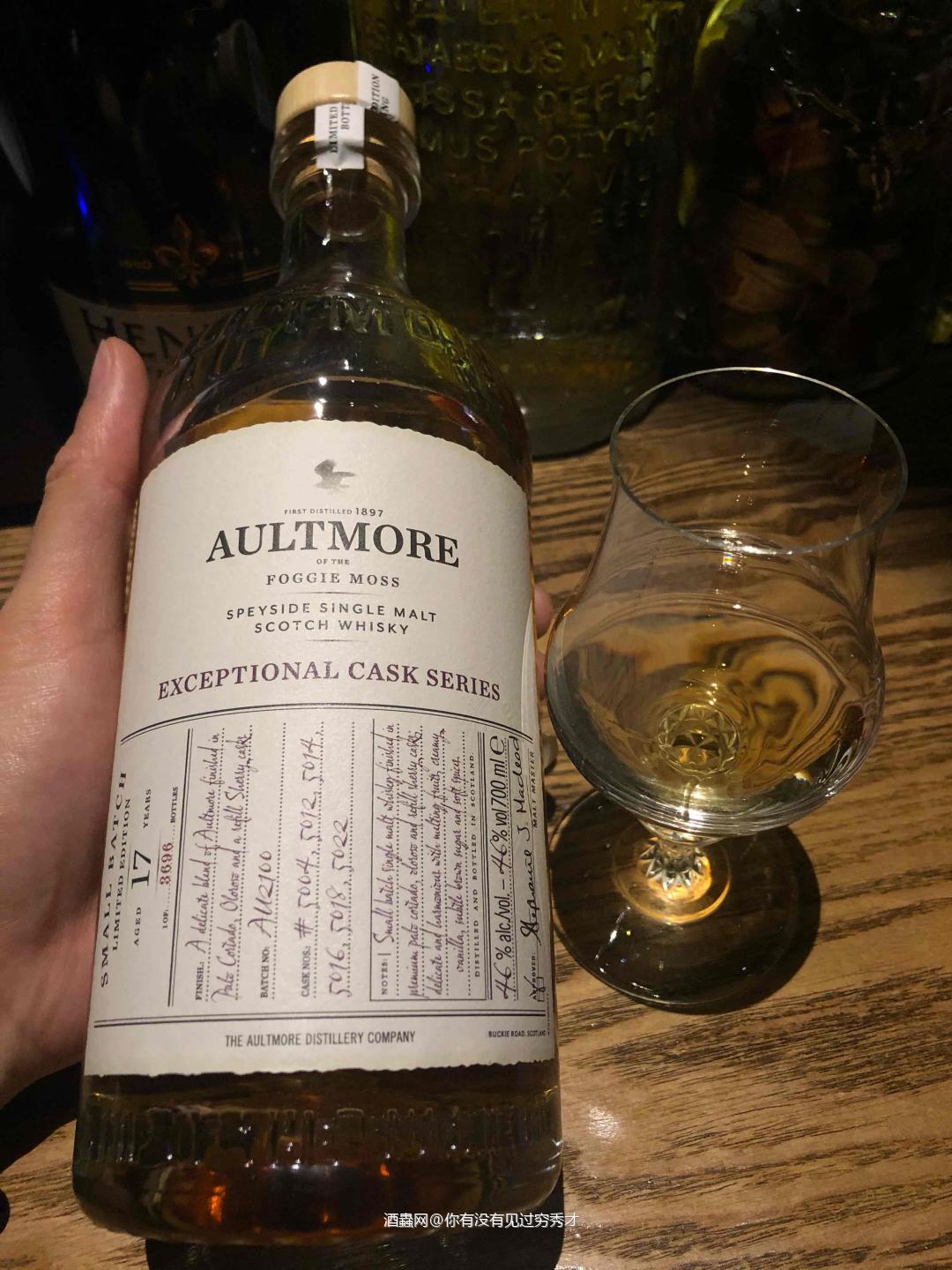 酒体清澈，暗金色<p class='p'/>闻香：辛香料、蜂蜜、焦糖、皮革、深色果脯、…