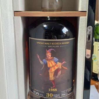 你仔细看下这几个酒标的区别,冰原狼独角兽酒标里面没有麦卡伦的字样,再看下另一瓶