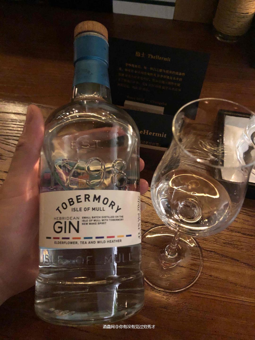 拉佛格25YO<p class='p'/>酒体清澈,深金色,细小的沉淀偏多,<p class='p'/>闻香:柔…