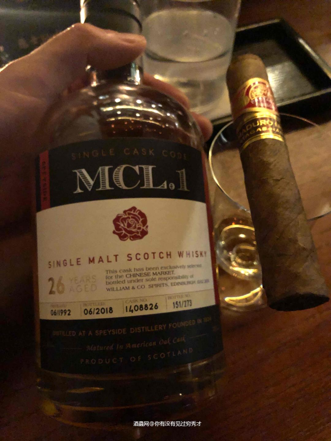 酒体清澈，明亮的金色<p class='p'/>闻香：皮革、坚果、奶油、干话梅、青草、…