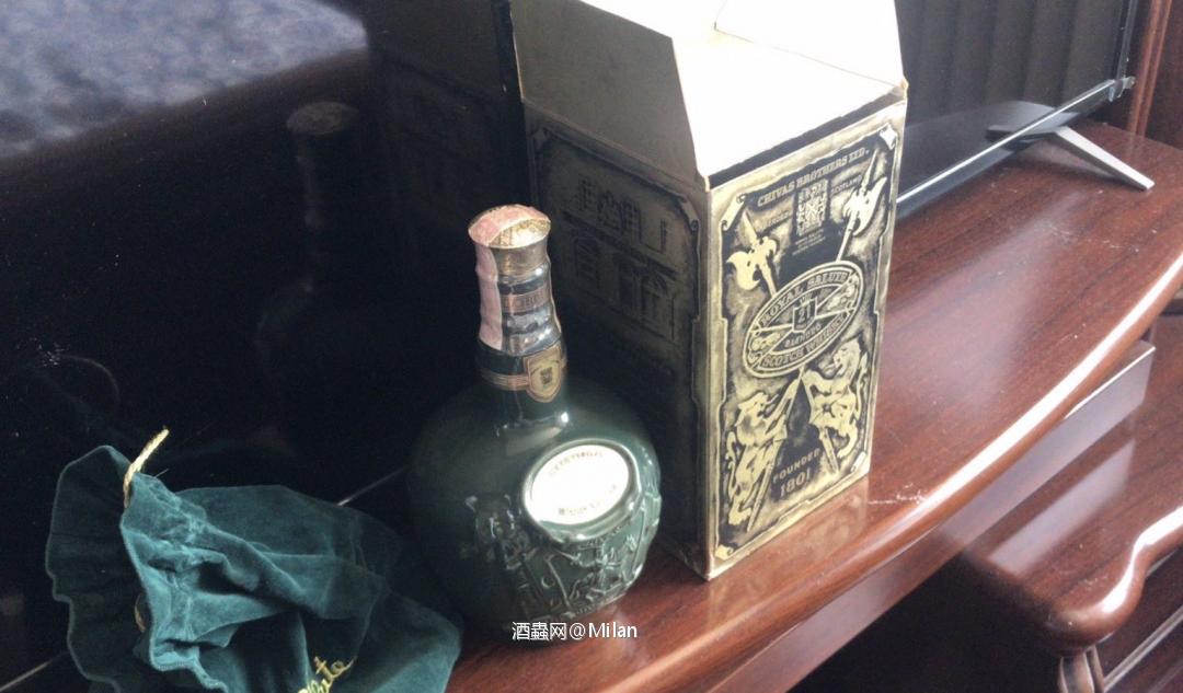 这个礼炮应该有年头了吧…