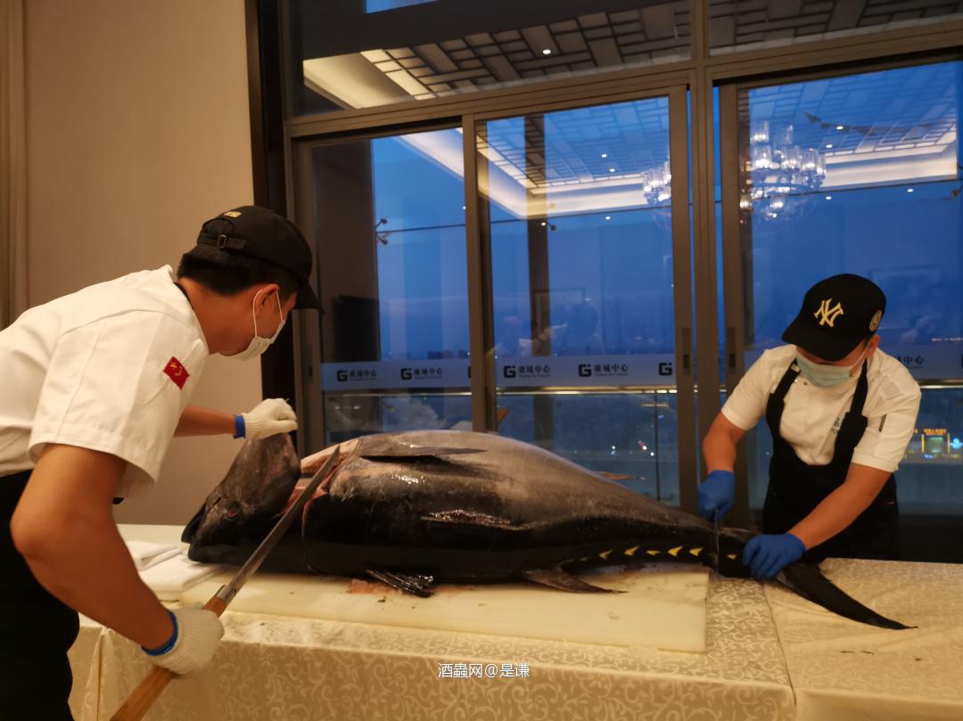 千禧年份波尔多名庄红酒蓝鳍金枪鱼之夜，威士忌是配角