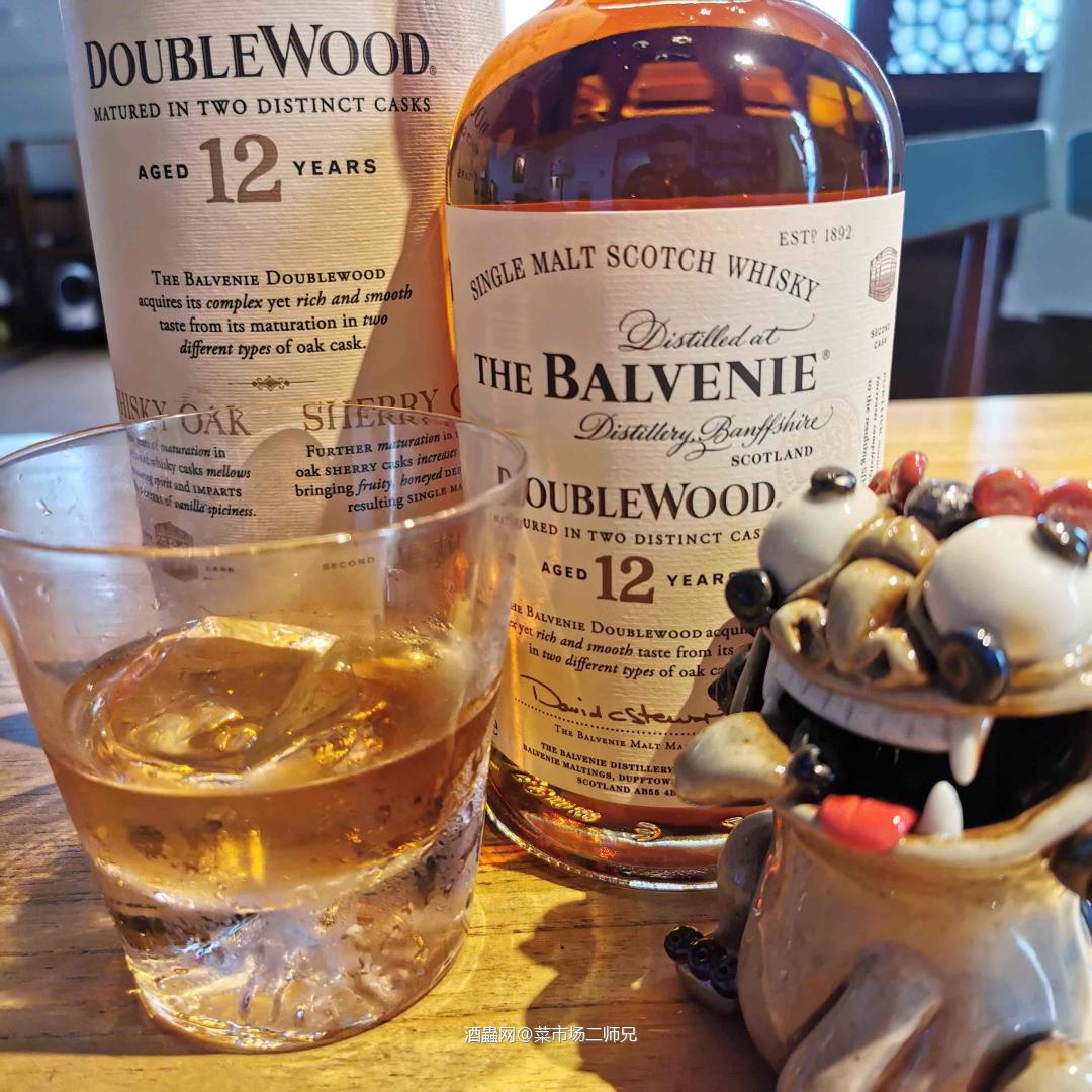 手贱……单桶没喝完又入了双筒，口感貌似不太一样，不过配套的方冰不错👍