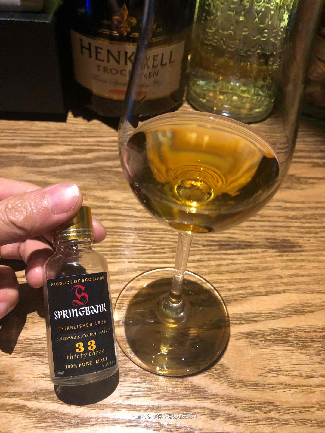 酒体清澈，浅琥珀色，91.56分<p class='p'/>闻香：油脂、皮革、黑巧克力…