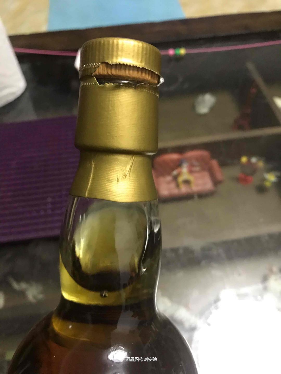 从某拍卖网上得到了这一瓶,私人装桶的小山猫,蒸馏时间1994…