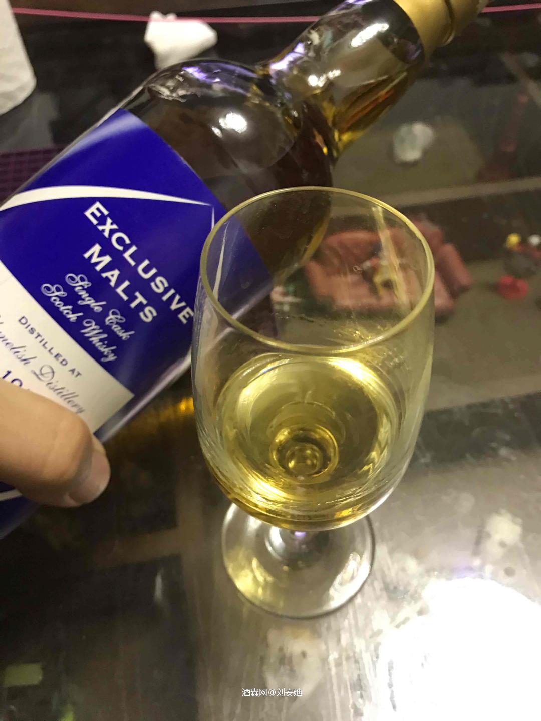 从某拍卖网上得到了这一瓶,私人装桶的小山猫,蒸馏时间1994…