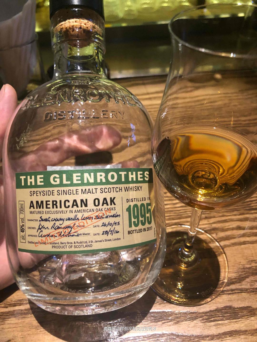 威士忌是句号生活里的逗号，<p class='p'/>记录了一次又一次自己懂的小小触动…