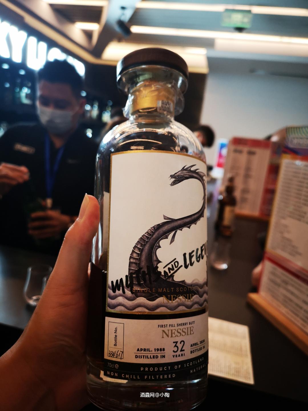 江畔临风御美酒 夜色撩人望星辰