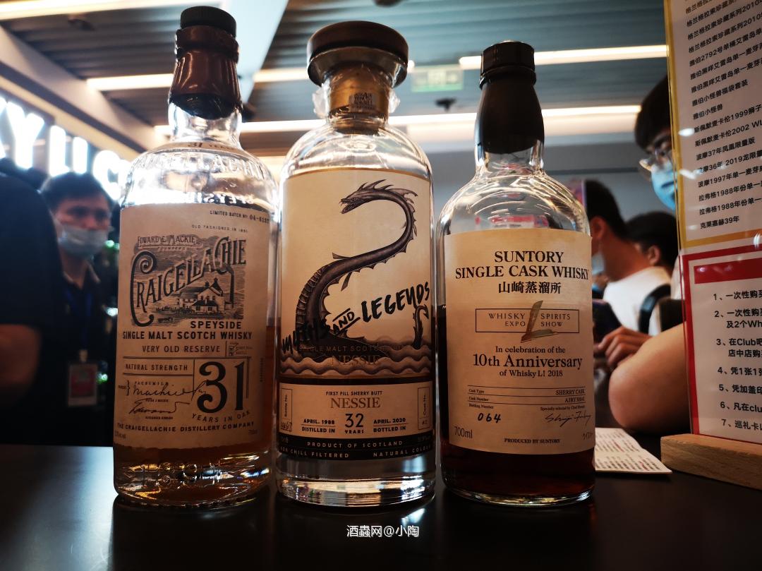 江畔临风御美酒 夜色撩人望星辰