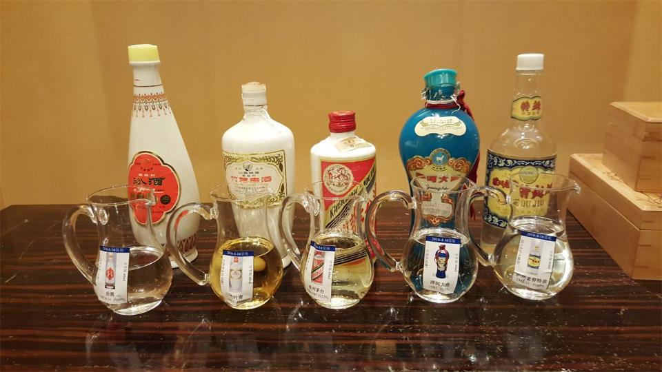 有时白酒也和朋友分享