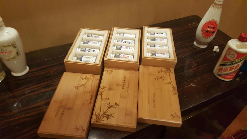 有时白酒也和朋友分享