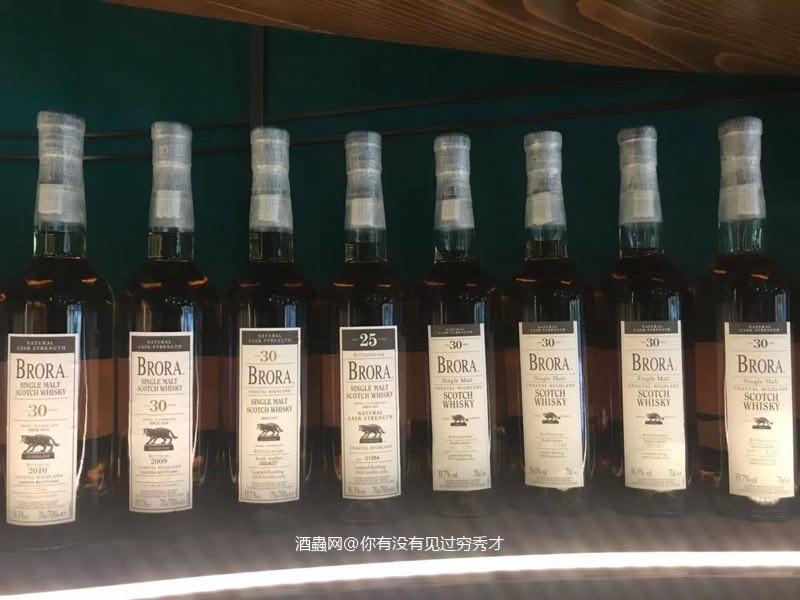 感谢酒虫， 酒体清澈，暗金色， 闻香：篝火、泥煤、熏肉、成熟…