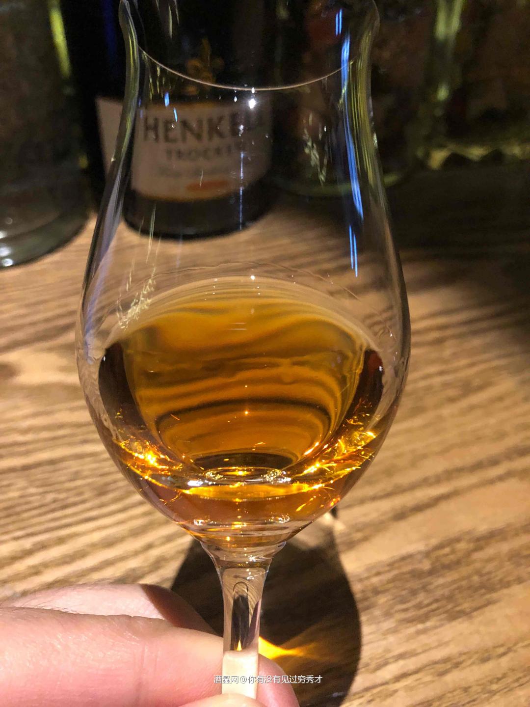 驹之岳22年分享瓶<p class='p'/>酒体清澈,细小的颗粒沉淀物较多,红褐色<p class='p'/>…