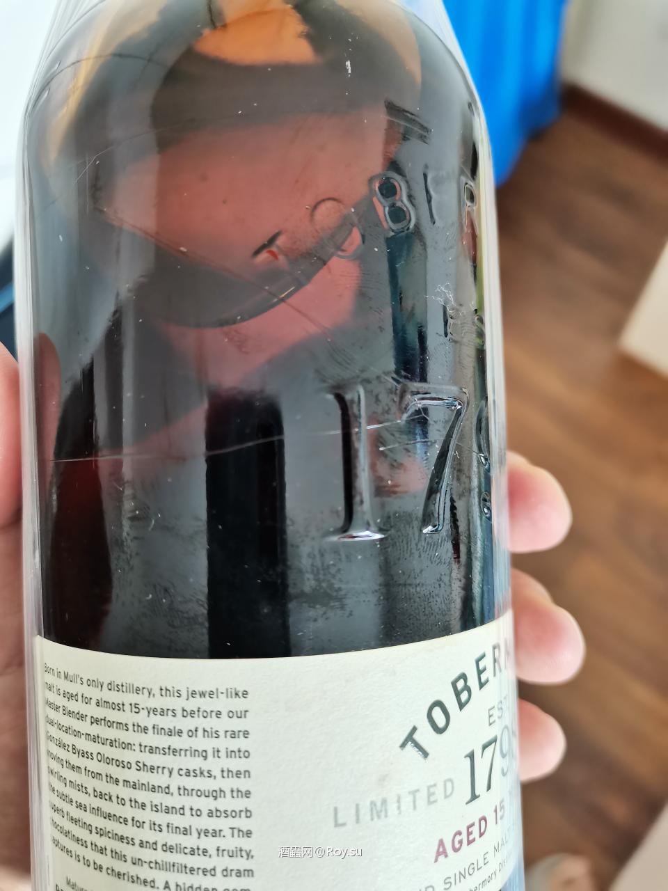 请问一下，这款酒的瓶子上有没有像裂纹一样的纹路？我最近入了一瓶，到货后才发现，以为瓶子要裂开呢