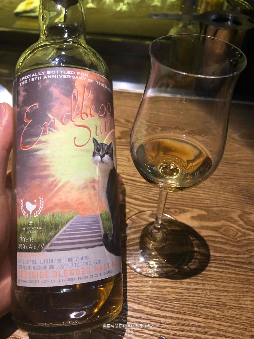 酒体清澈，深金色，<p class='p'/>闻香：一丝烟熏、奶油、薄荷、榛子、苦杏仁…