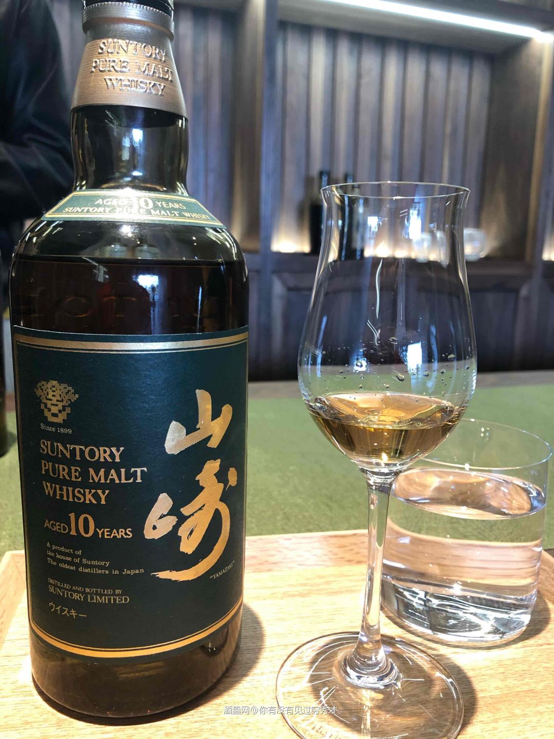 40%，酒体清澈，金黄色<p class='p'/>闻香：一丝烟熏、奶油、蜂蜜、薄荷、…