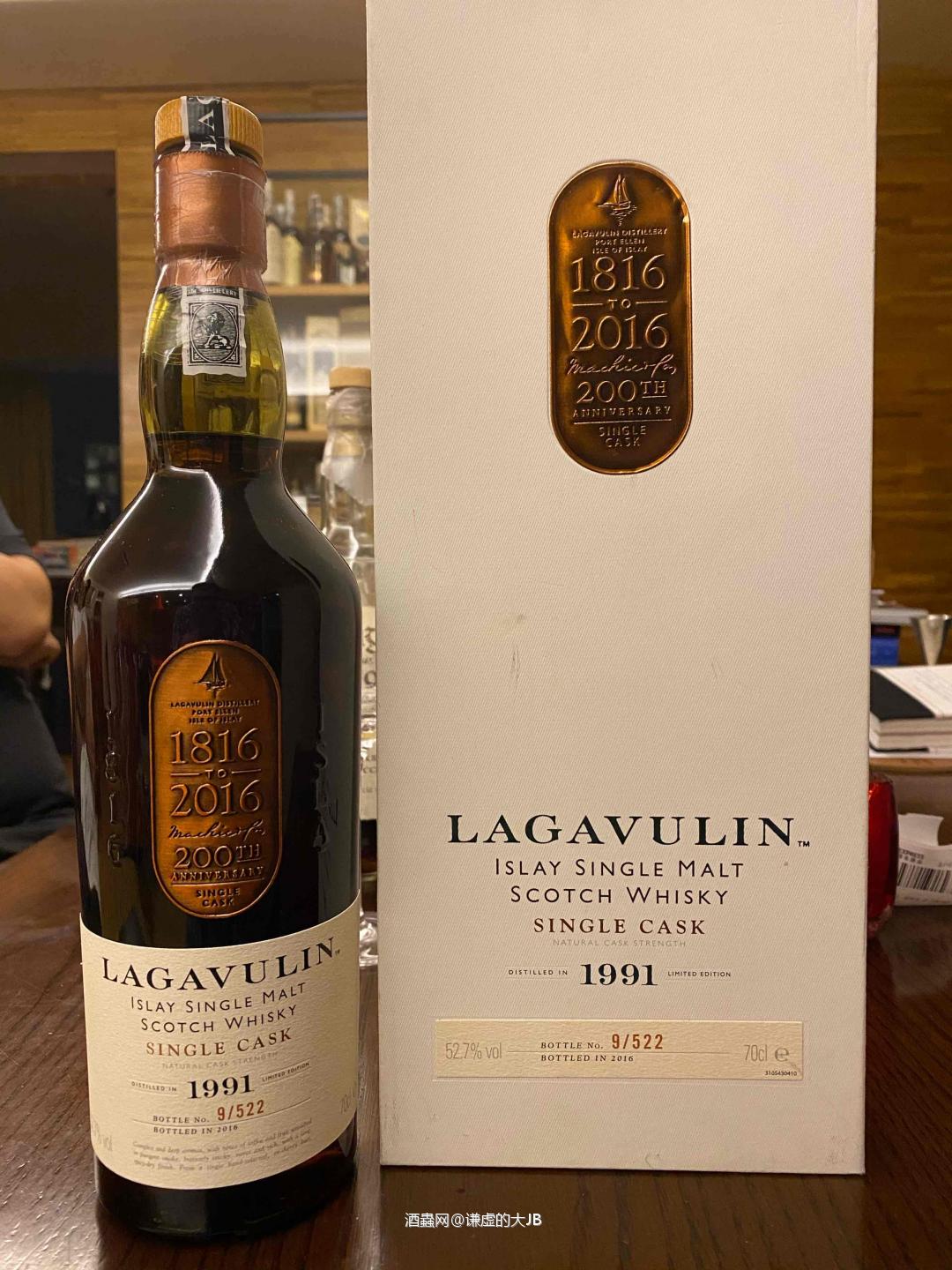 左一最近是一支很有话题性的酒，这么高的年份单桶却有这样的度数，没忍住还是开了。lagavulin这支twe限定也是一直想喝，酒展前决定开了，欢迎来hey whisky小宇聊威士忌找我品尝这两支酒，给自己打个硬广