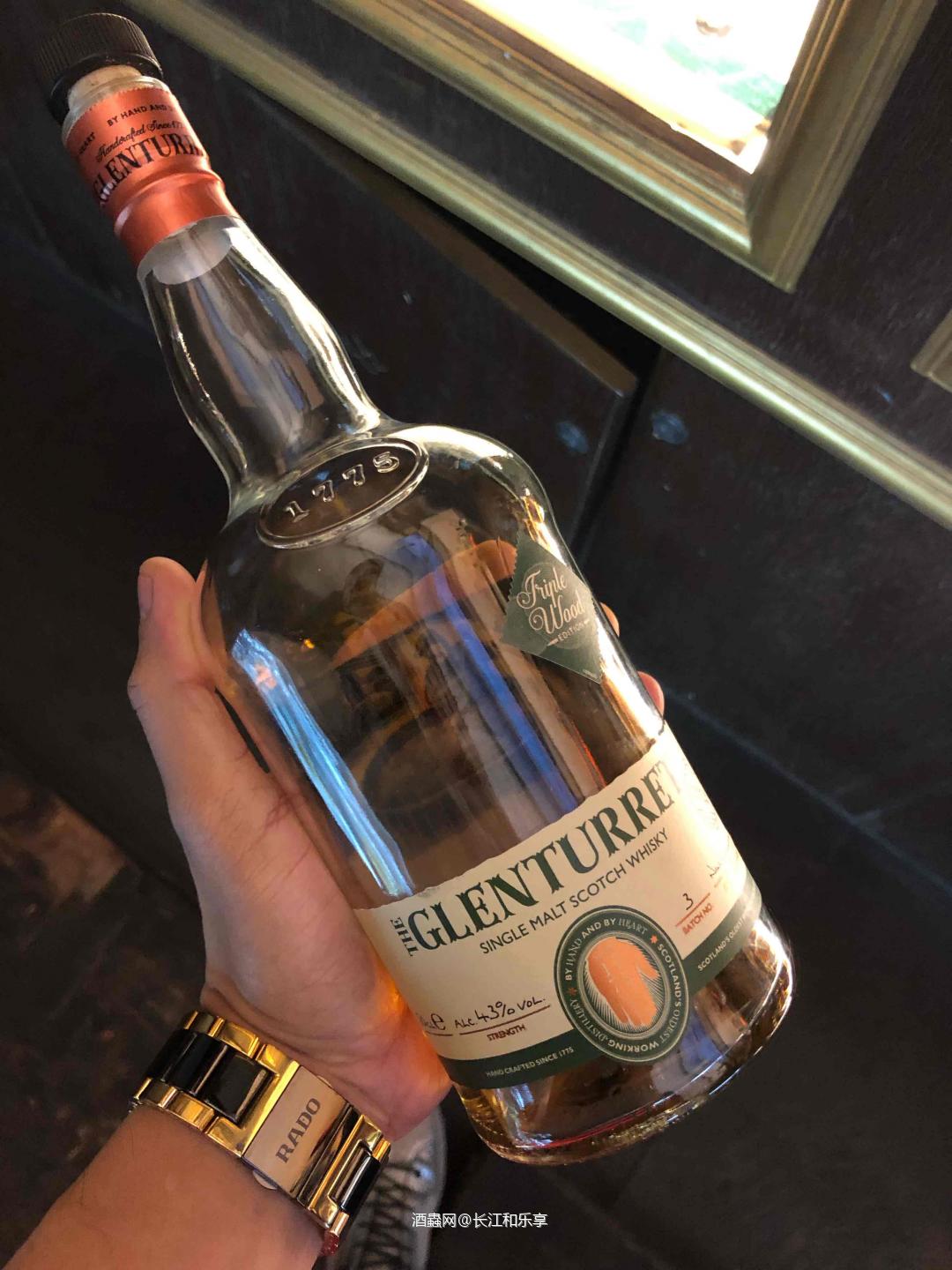 对比起来真的风味各有大不同。原桶酒就是底蕴深厚,香、滑、活、变、厚。达摩依然是餐后聚雅的最佳选择,层次浓厚意犹未尽。威士忌的晚上就是身心愉悦的美好时光。