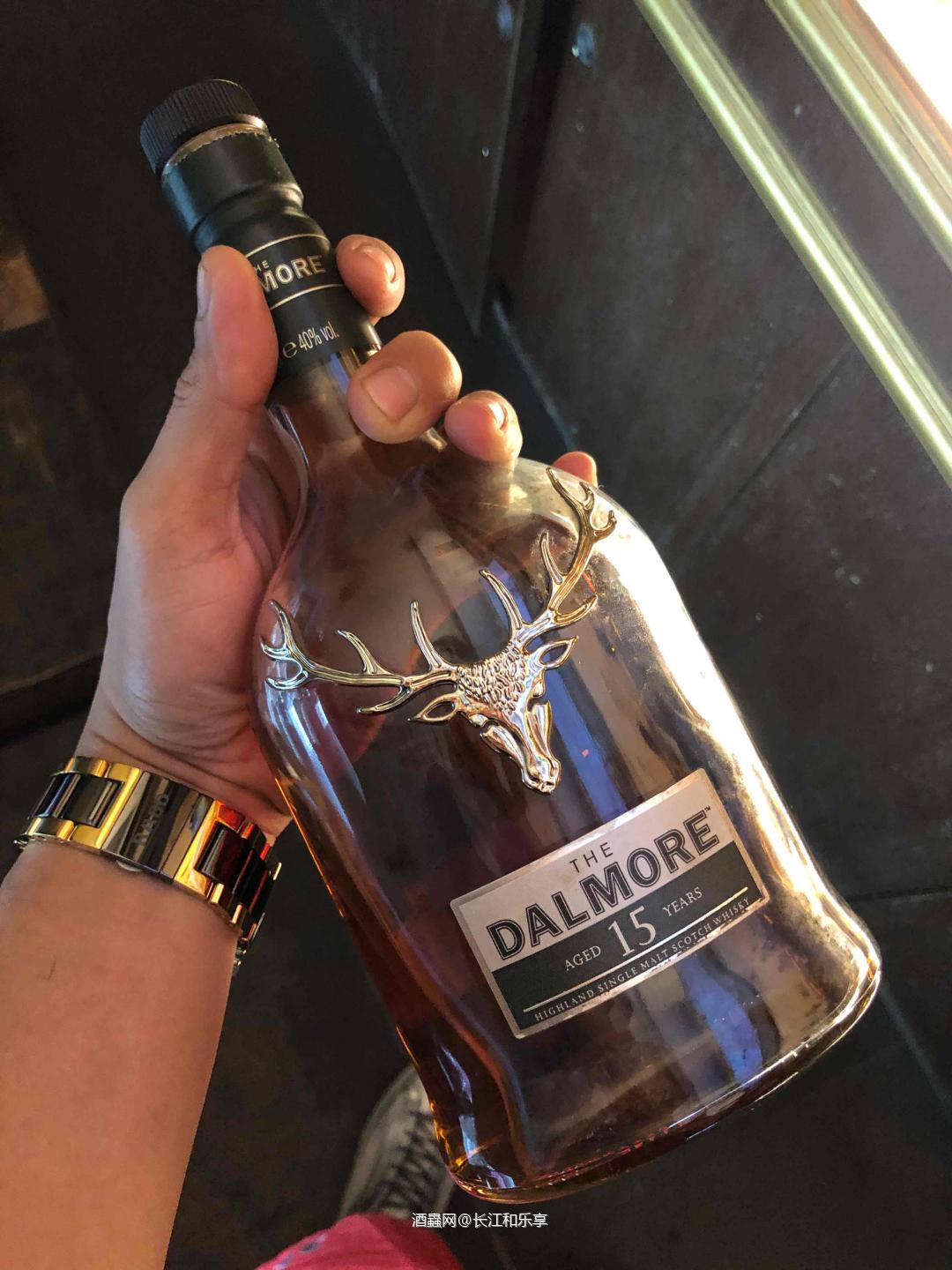 对比起来真的风味各有大不同。原桶酒就是底蕴深厚，香、滑、活、变、厚。达摩依然是餐后聚雅的最佳选择，层次浓厚意犹未尽。威士忌的晚上就是身心愉悦的美好时光。