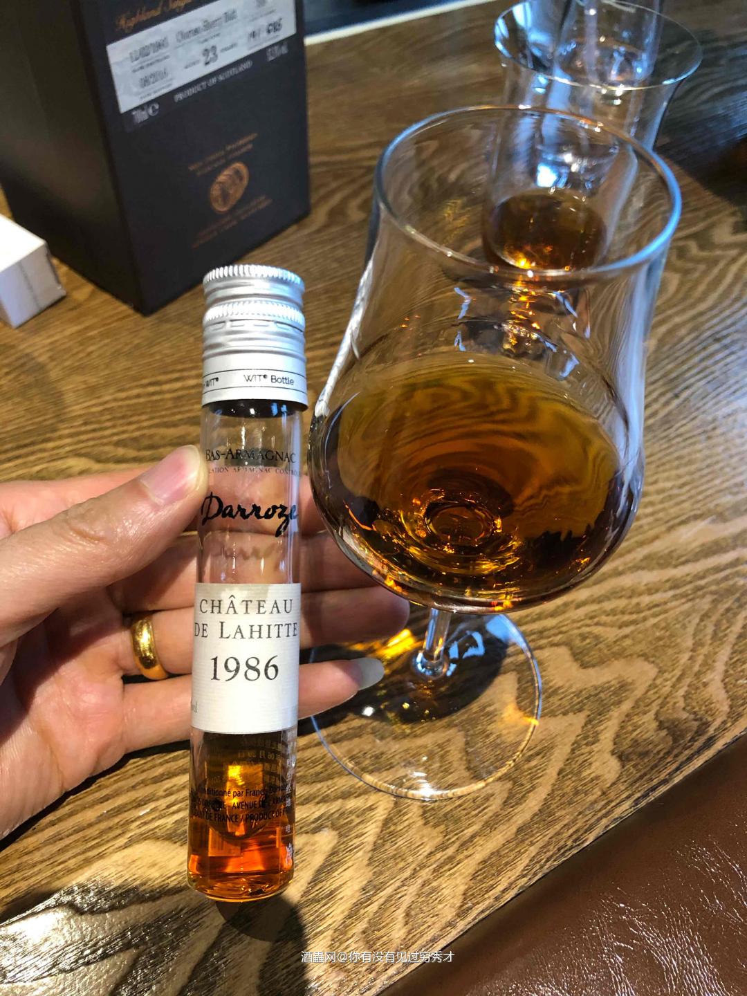 酒体清澈,琥珀色,45.9%,<p class='p'/>闻香:薄荷、松木、焦糖、糖蜜…