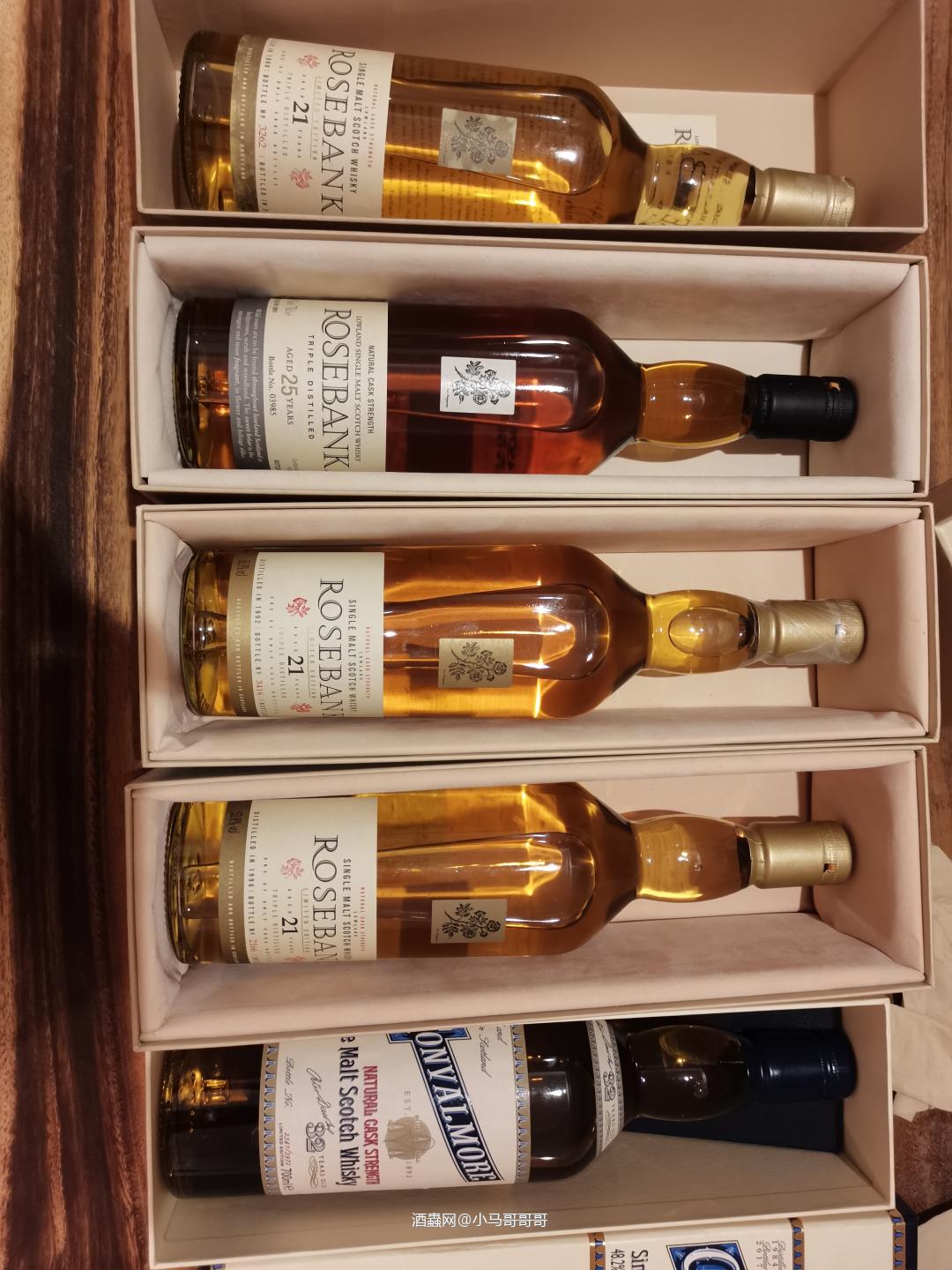 罗斯班克21低地女王。<img src='https://sdata.whiskyworm.com/xcxpics/emoji_14.png' class='emoji' /><img src='https://sdata.whiskyworm.com/xcxpics/emoji_14.png' class='emoji' />