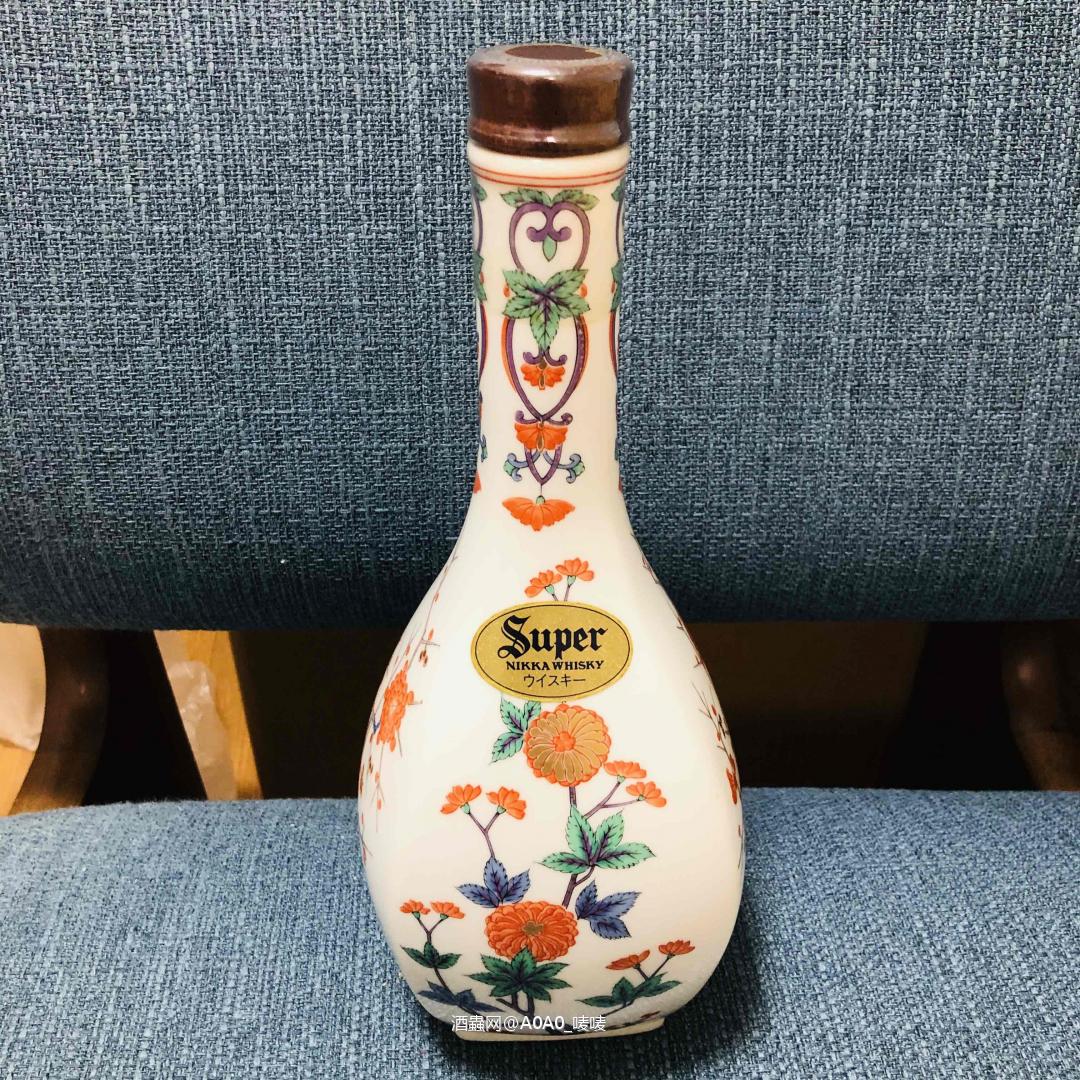 日本威士忌有田烧 瓷瓶才是我的最爱～ 继续吃土集邮ing～<img src='https://sdata.whiskyworm.com/xcxpics/emoji_6.png' class='emoji' />