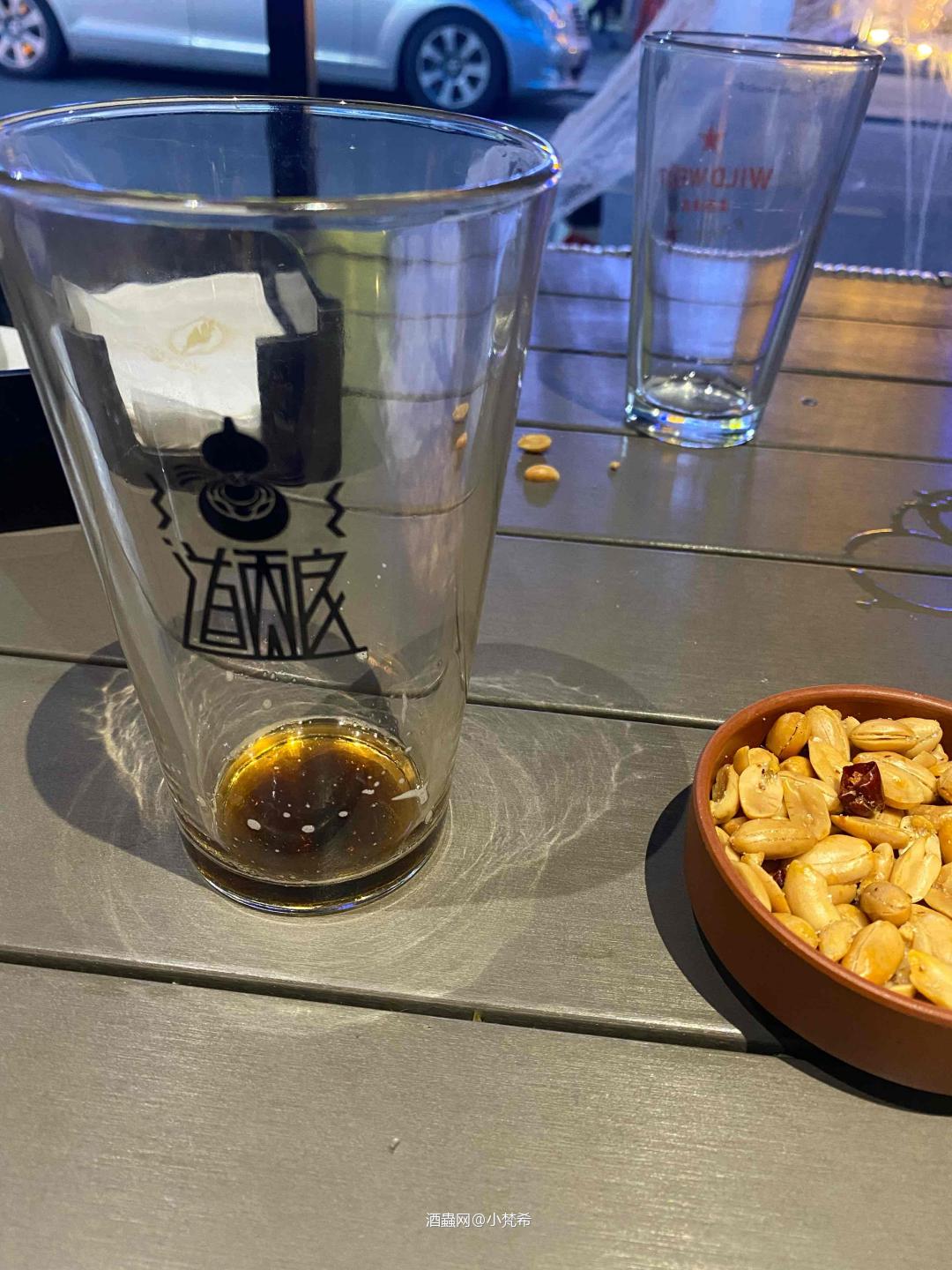 喝酒是为了放松自己 有时候快乐也很简单<img src='https://sdata.whiskyworm.com/xcxpics/emoji_7.png' class='emoji' />