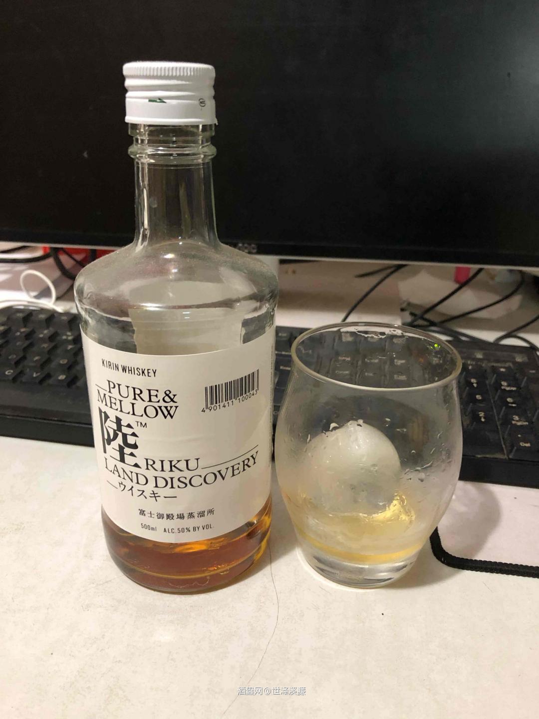 50度的陆，我比较喜欢加冰，然而却不会掩盖其酒厂特有的甜美醇…