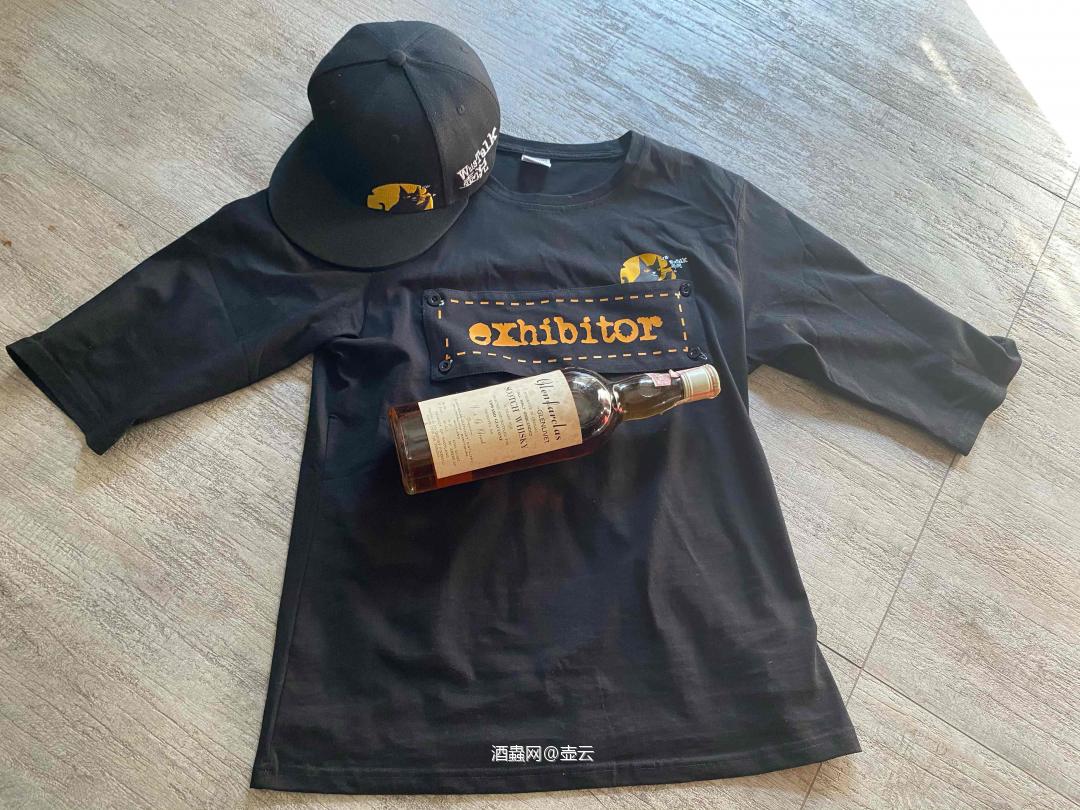 when the exhibitor wears the exhibiTEE