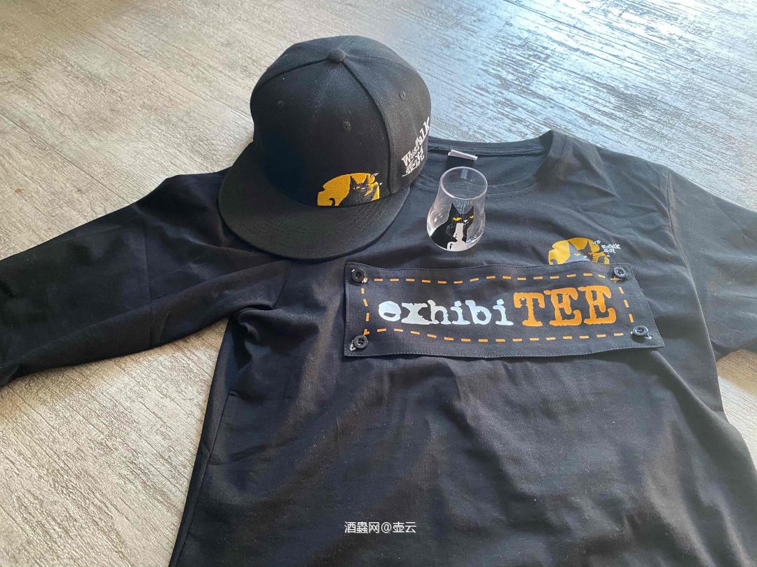 when the exhibitor wears the exhibiTEE