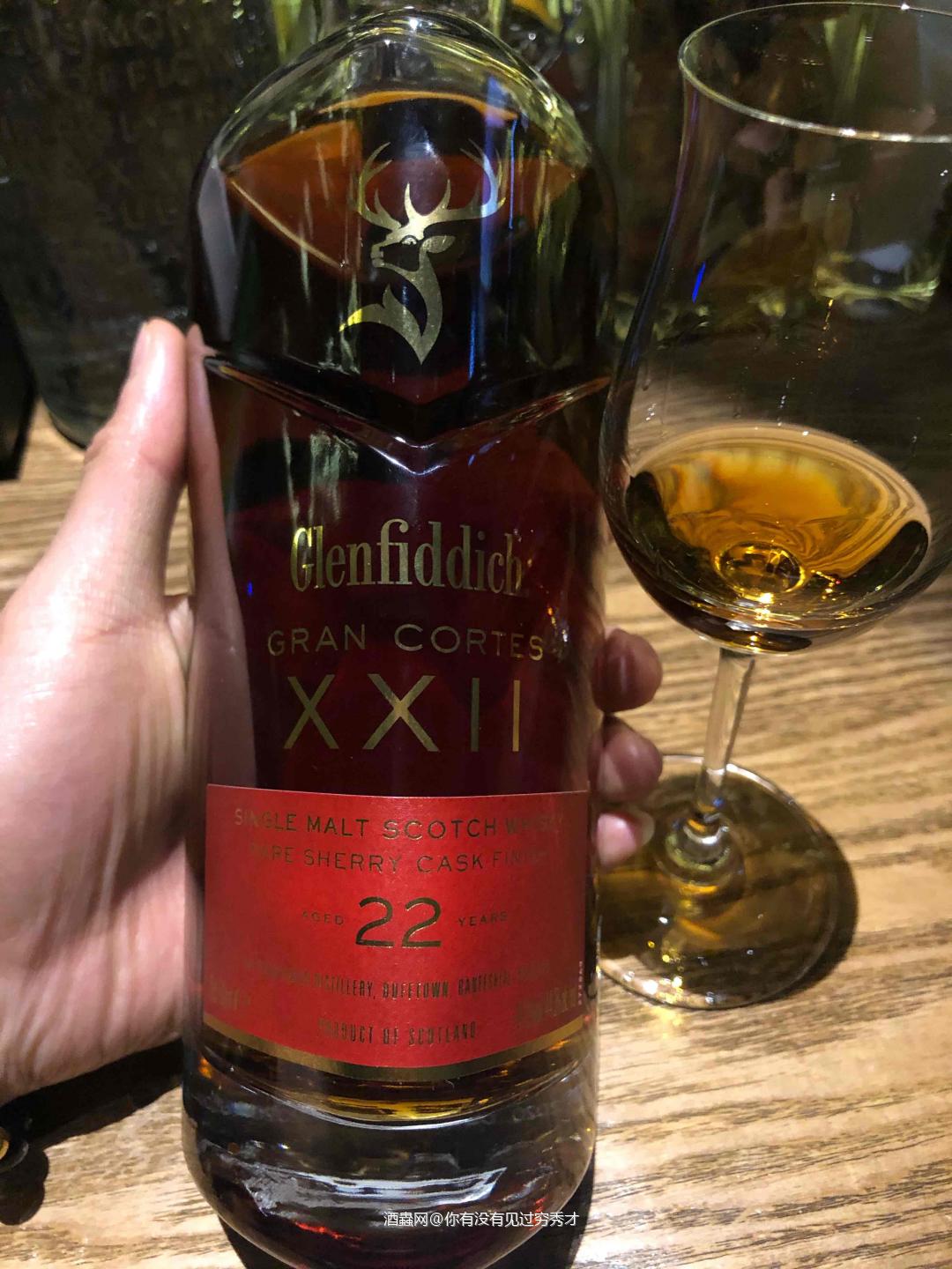 Palo Cortado先后经过生物型熟成和氧化型熟成，香气…