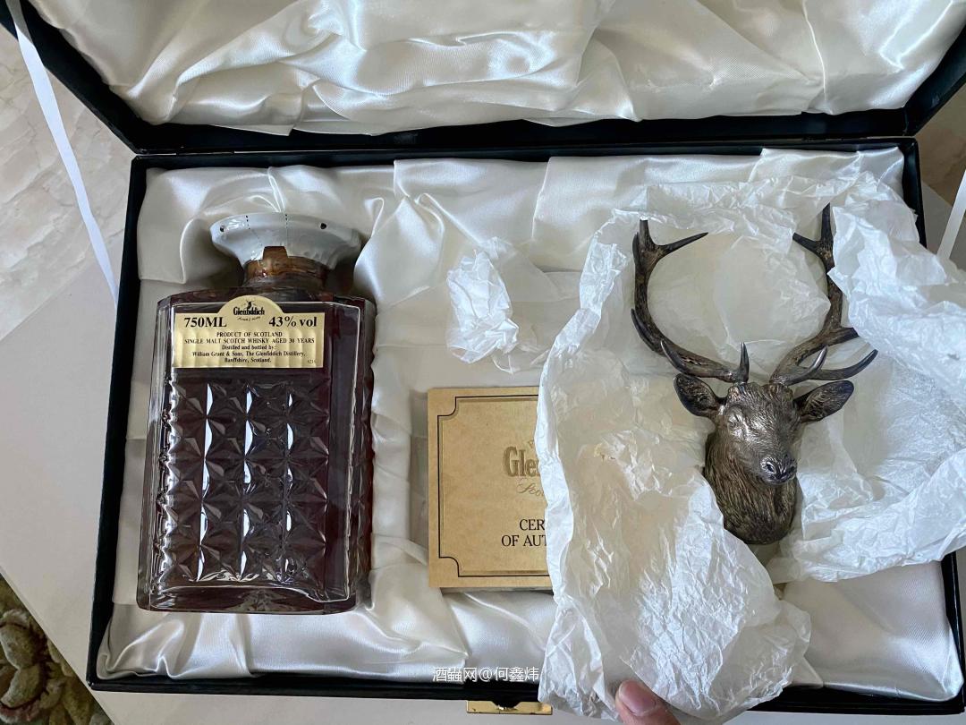 格兰菲迪30年水晶瓶银鹿头，购于95年左右，能在能值多少钱有懂的朋友吗