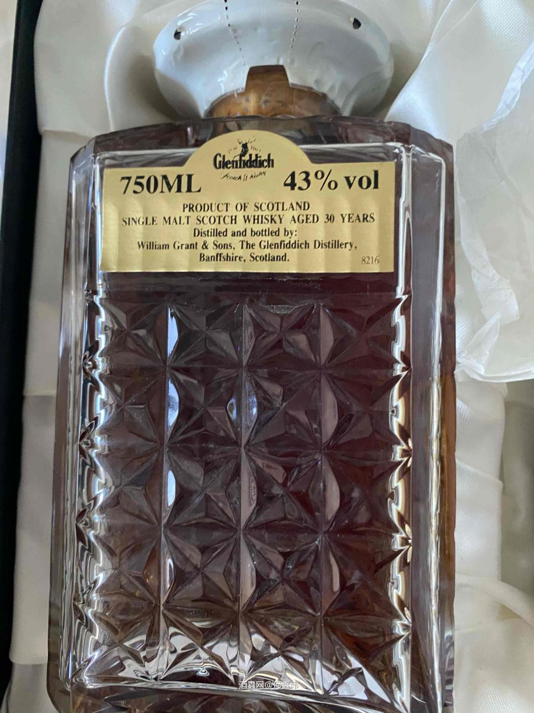 格兰菲迪30年水晶瓶银鹿头，购于95年左右，能在能值多少钱有懂的朋友吗