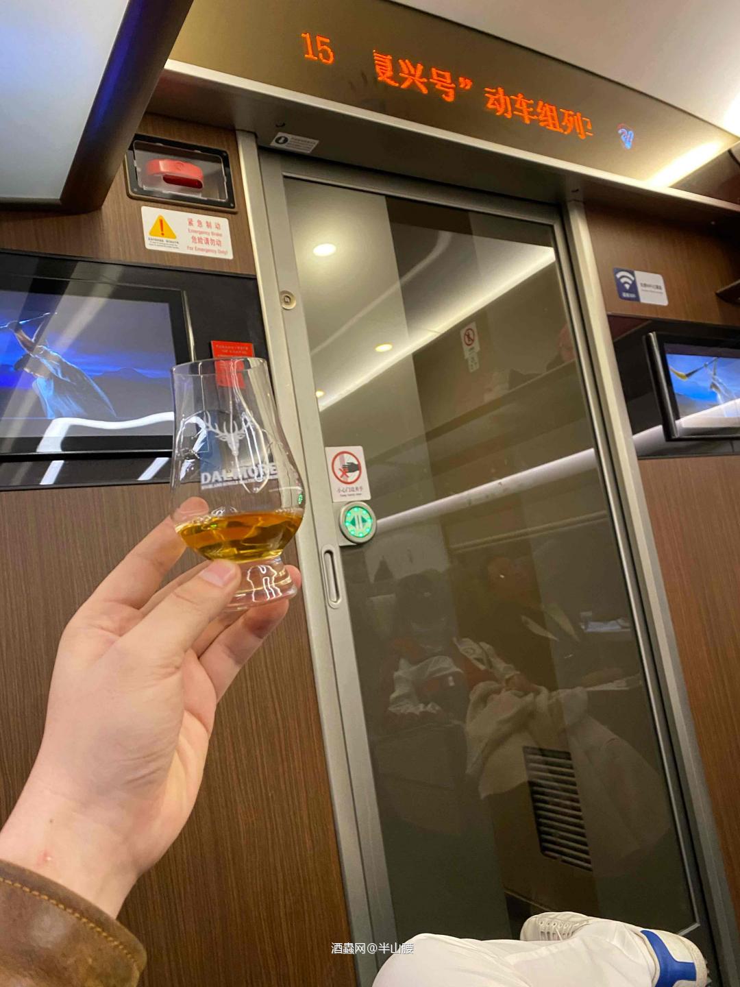 日照香炉生紫烟 他妈就坐在火炉边