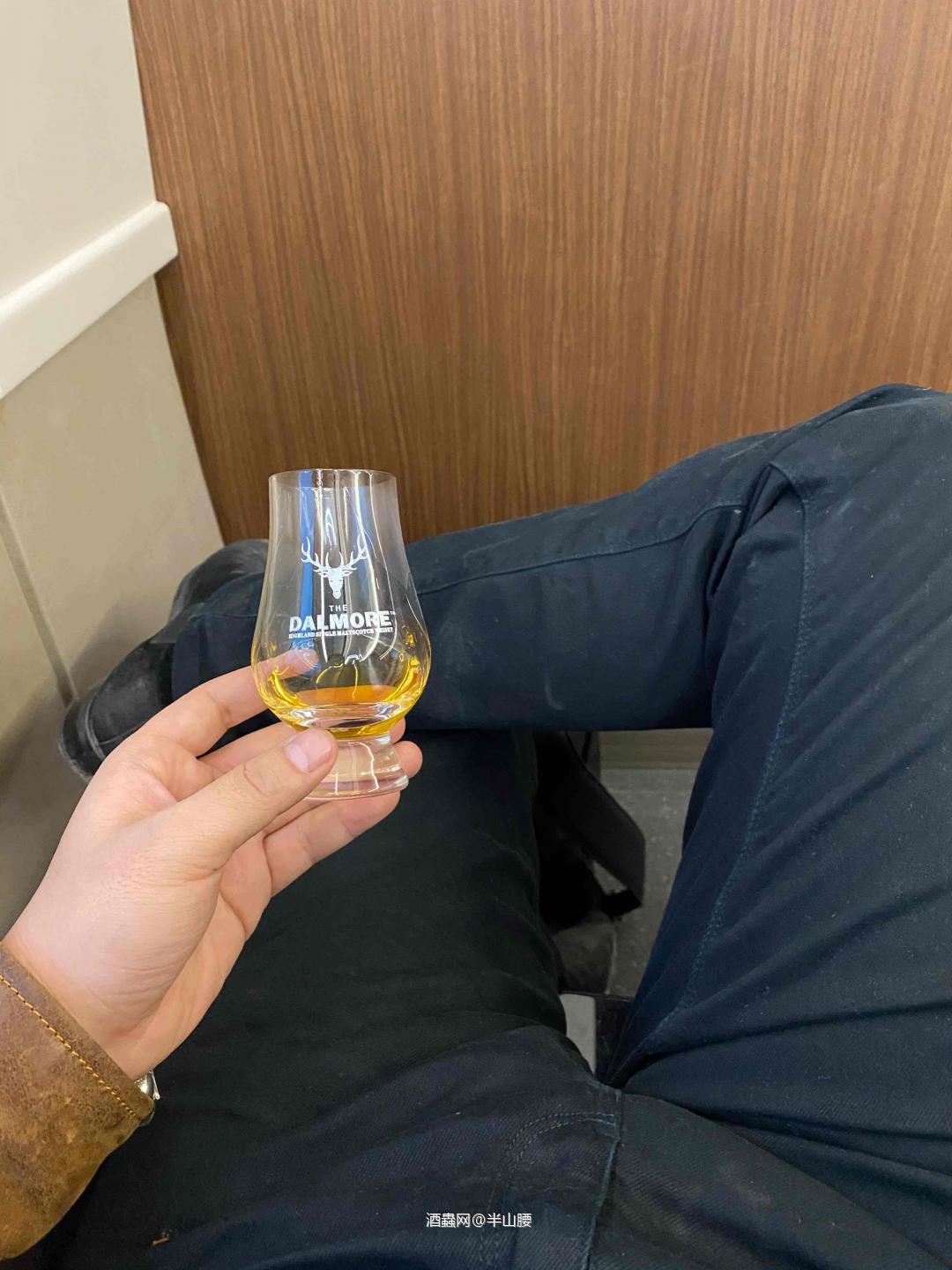 日照香炉生紫烟 他妈就坐在火炉边