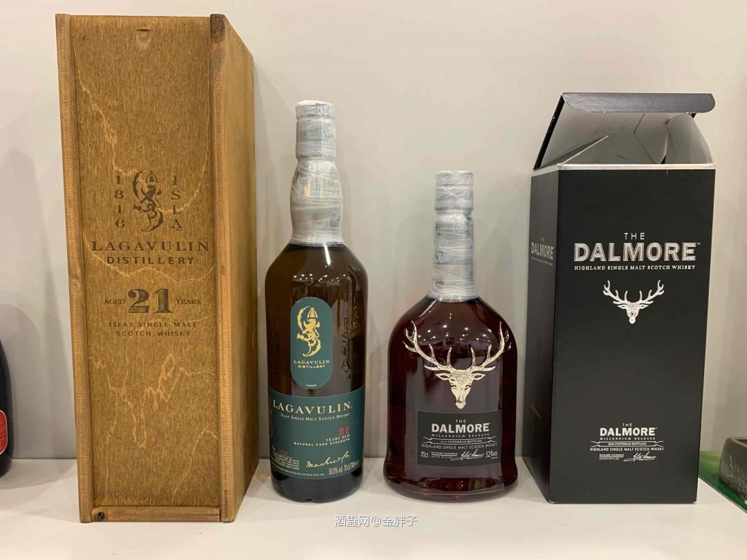 DALMORE MILLENNIUM RELEASE 2018 2000年1月1号，存放于初填雪莉桶，30年的 Matusalem 奥伦索雪梨桶，出自西班牙🇪🇸国宝级的 Gonzalez Byass酒厂。这些桶被手工挑选。 最后，Master Distiller Richard Paterson 在 2018年选择将这些酒装瓶。
