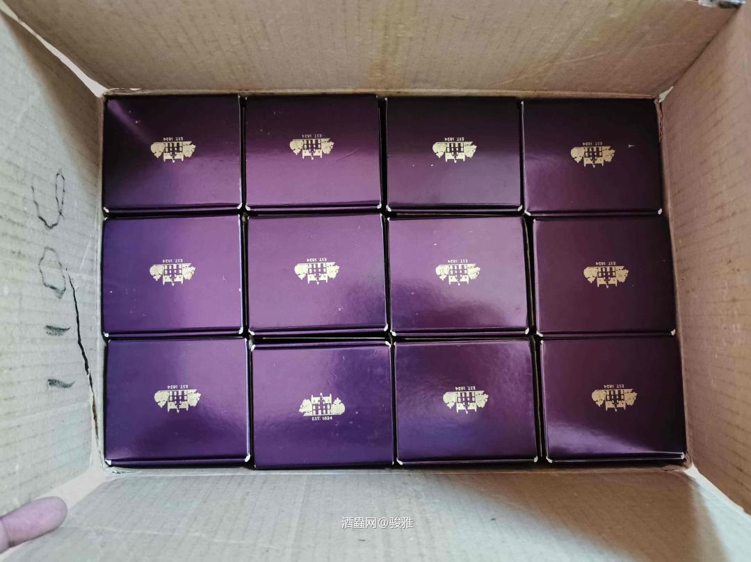 床底下的宝贝重见天日<img src='https://sdata.whiskyworm.com/xcxpics/emoji_21.png' class='emoji' />