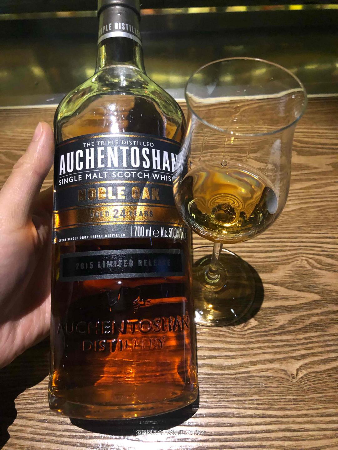 欧肯特轩24年高贵橡木<p class='p'/>酒体清澈，琥珀色<p class='p'/>闻香：烟熏、蜂蜜、…